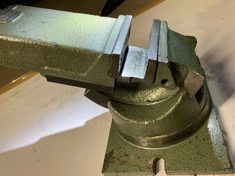 Strojní svěrák otočný/sklopný 100mm - 2