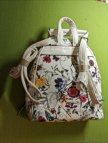 Elegantní dámský květinový batoh - 2