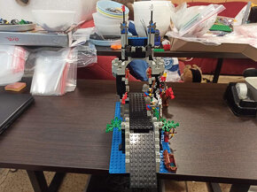 LEGO Castle 6078 Royal Drawbridge - 2