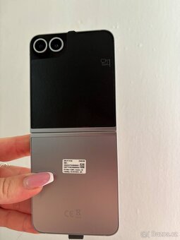 Samsung Galaxy Z Flip6 - 2