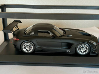 1:18 Mercedes SLS AMG Matt Schwarz Minichamps Lim.ed. - 2
