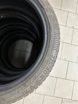 Continental WinterContact 225/40 R18 92 V XL - 2