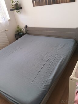 Manželská postel s MATRACÍ + náhradní laťky k roštu - 2