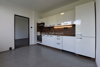 PRONÁJEM PĚKNÉHO, VELKÉHO BYTU 3+1, 76 M2, S LODŽIÍ, VE 2NP - 2