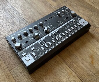 Bass Line Synthesizer Behringer TD-3 - 2