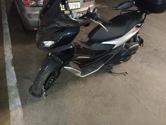 Aprilia 125 sr gt - 2