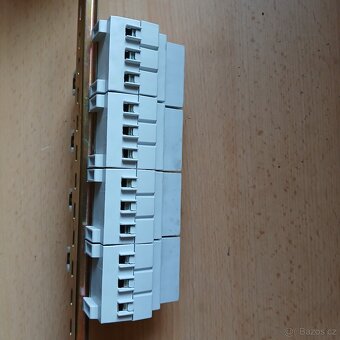 Zásuvky OEZ na DIN lištu – 4× modul + lišta 36 cm - 2