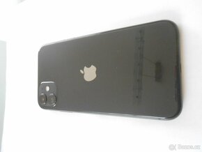 Apple iPhone 11 64gb Černý-pěkný stav,baterie 83%. - 2