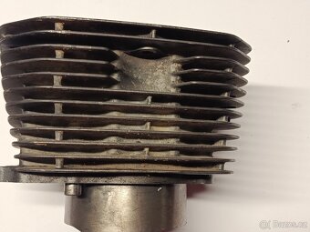 Válec Suzuki DR 650 - 2