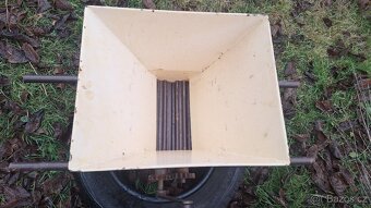 drtič na ovoce ruční - 2