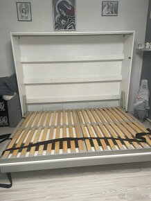Sklápěcí postel ve skříni - 2