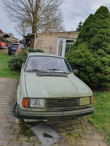 Škoda 120 LX a Škoda 120 L - 2