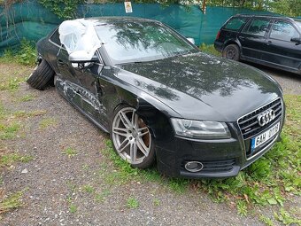 Bouraná Audi A5 3.0 TDI Coupe - 2