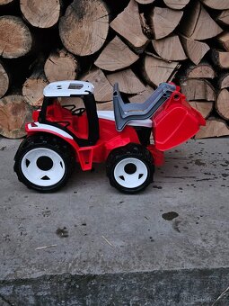 Plastový traktor - 2