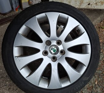 Originální alu Škoda 5x112 7jx17 ET 49 + 225/45 - 2