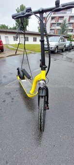 Elektrická koloběžka s 26" koly; žlutá - 2