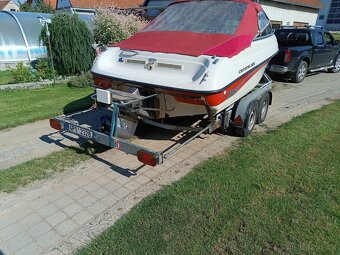 Motorová loď Crownline 180 + přívěs - 2