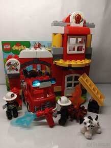 Lego duplo 10903 Hasičská stanice houkající
- 2