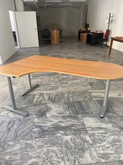 Velký kancelářský stůl 200×120 cm, ergonomický — Přerov - 2
