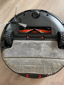 Robotický vysavač a mopovač - 2
