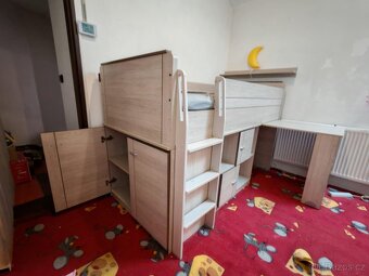 Postel vyvýšená s úložnými prostory, bunkrem a stolkem - 2