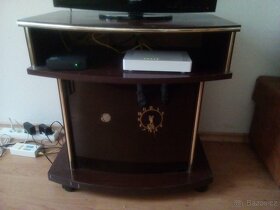 Skříňka pod televizi, tmavě hnědé lamino - 2