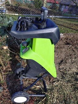 Drtič větví - štěpkovač - 2