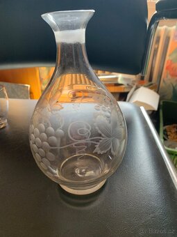 Sklenena brousena karafa - 2