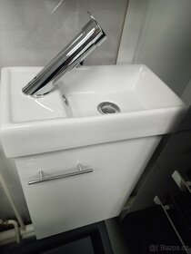Koupelnová skříňka s umyvadlem 40 cm - 2