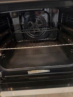 Sporak sklokeramika top stav - 2