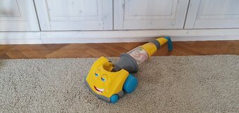 Dětský vysavač Playskool – jezdí a "uklízí" - 2