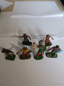 Staré hračky indijánci - 2