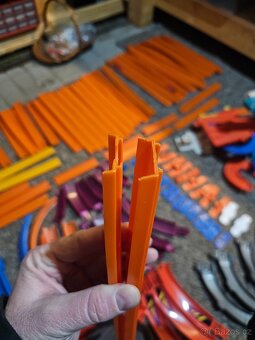 HOT WHEELS dráhy mix + unikátní díly - 2