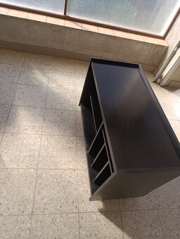 Televizní stolek na kolečkách - 2