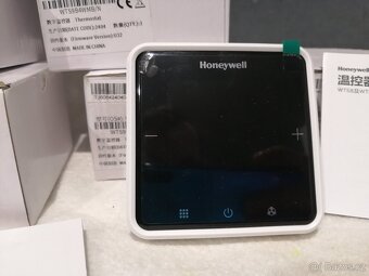 Termostat Honeywell s dotykovou obrazovkou řady WTS - 2