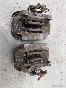 Zadní Brzdové třmeny Brembo VW Touareg - 2