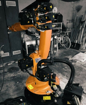 Robot KUKA KR16 L6 ARC, ZH6 II s řídicí jednotkou KRC2 Ed05, - 2