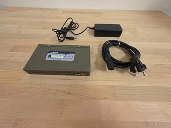 PoE switch TP-Link TP-SF1008P – 8 portů, 4x PoE - 2