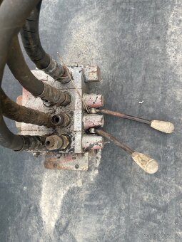 Hydraulicky rozvadec trojsekcni - 2