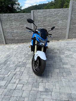 Suzuki GSR 750 - 2