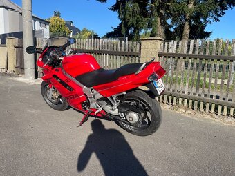 Honda VFR 750 F - 2