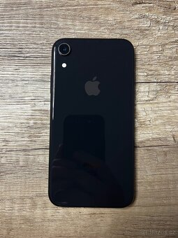 Predám apple IPhone XR čierny 64GB - 2