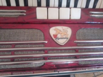 Prodám harmoniku melodie pianova - 2