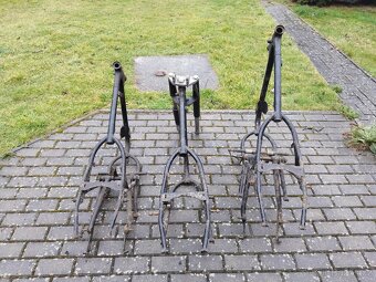 ČZ 175/477 3 krát rám + díly - 2