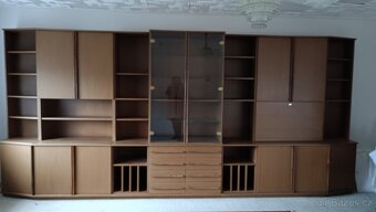 Prostorná obývací stěna v dekoru dřeva – retro/klasika - 2