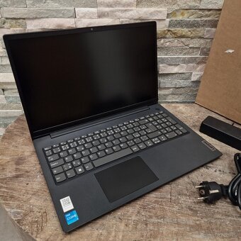 Lenovo V15 G3 Core i3-1215U, 8GB, 256GB, 15,6 Full HD, Win11 - 2