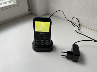 Mobilní telefon pro Seniora se stolní nabíječkou. V Orig.bal - 2