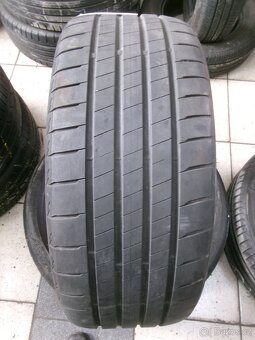 225/40 R19 BRIDGESTONE (4,5mm) č.15651 - 2