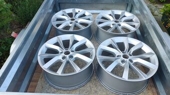 Zánovní kola 18” Modus originál Škoda 8jx18, et 44, 5x112 - 2