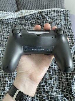 Bezdrátový ovladač PlayStation DualShock 4 V2 - 2